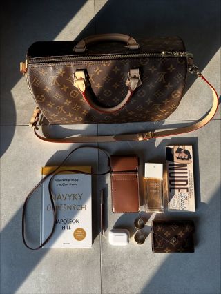 Po vložení organizéru se všechno změní. ⚡️ Kabelka drží tvar, každá drobnost má své místo. Organizér není jen doplněk — je...