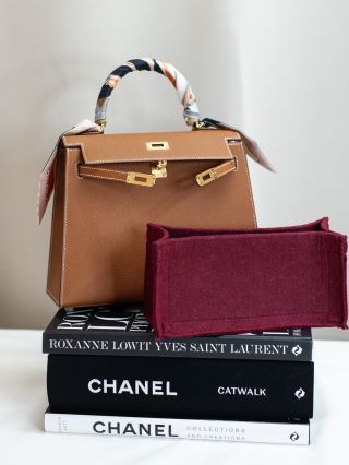 Dárek, který nezůstane v šuplíku 🎁 Každý den usnadní život, ochrání kabelku, drží tvar a udržuje pořádek 👜✨