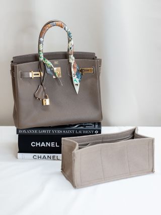 Behind the scenes ✂️ Jak vzniká organizér Popona – od prvního střihu až po poslední detail. Ručně šité, promyšlené do...